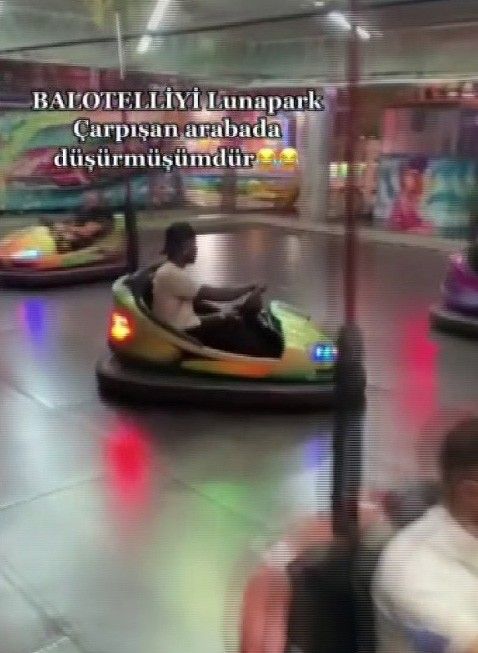 Adana Demirsporlu Mario Balotelli, çarpışan arabaya binip eğlendi! İşte o anlar 2