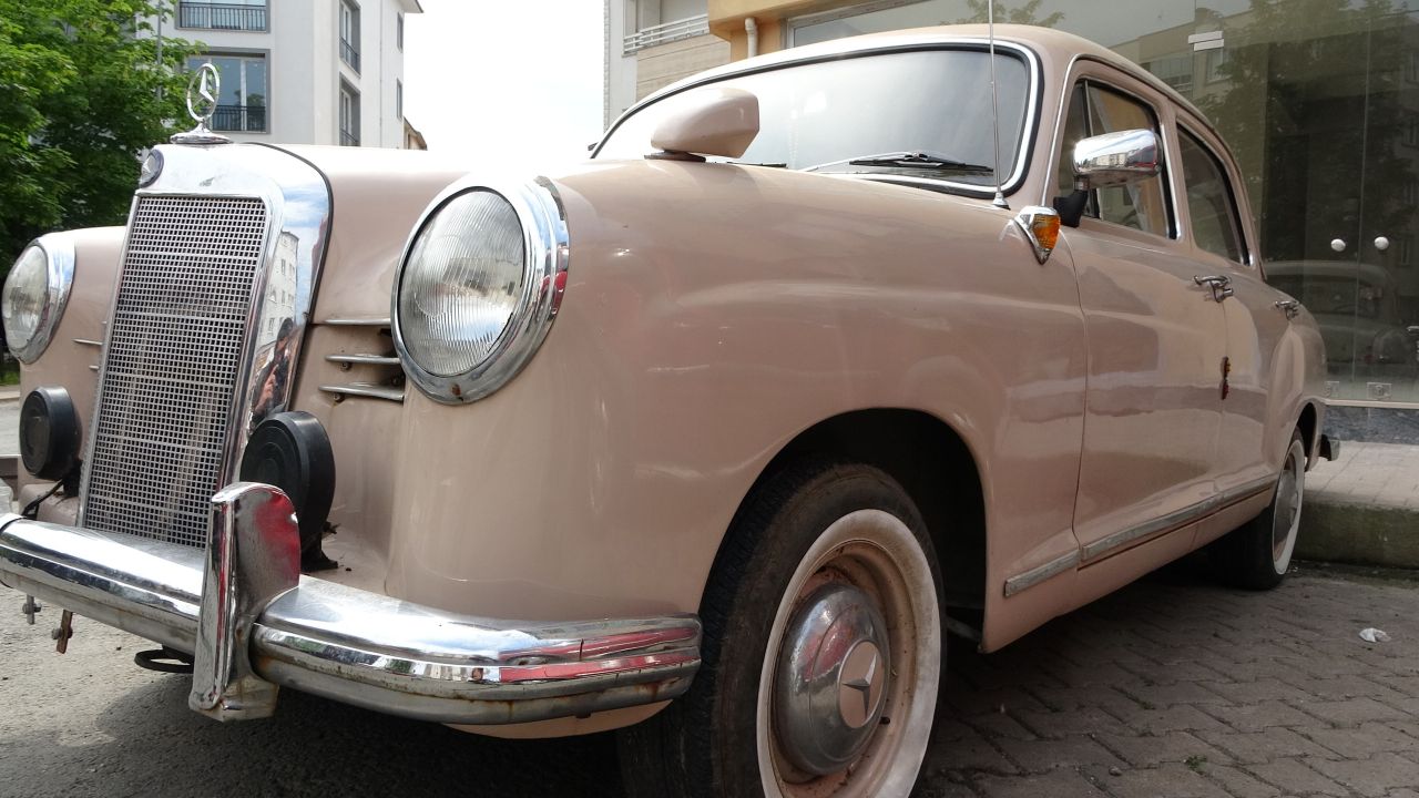 Talipliler sıraya girdi... 1959 model Mercedes'i 25 sene sonra garajdan çıkardı 6