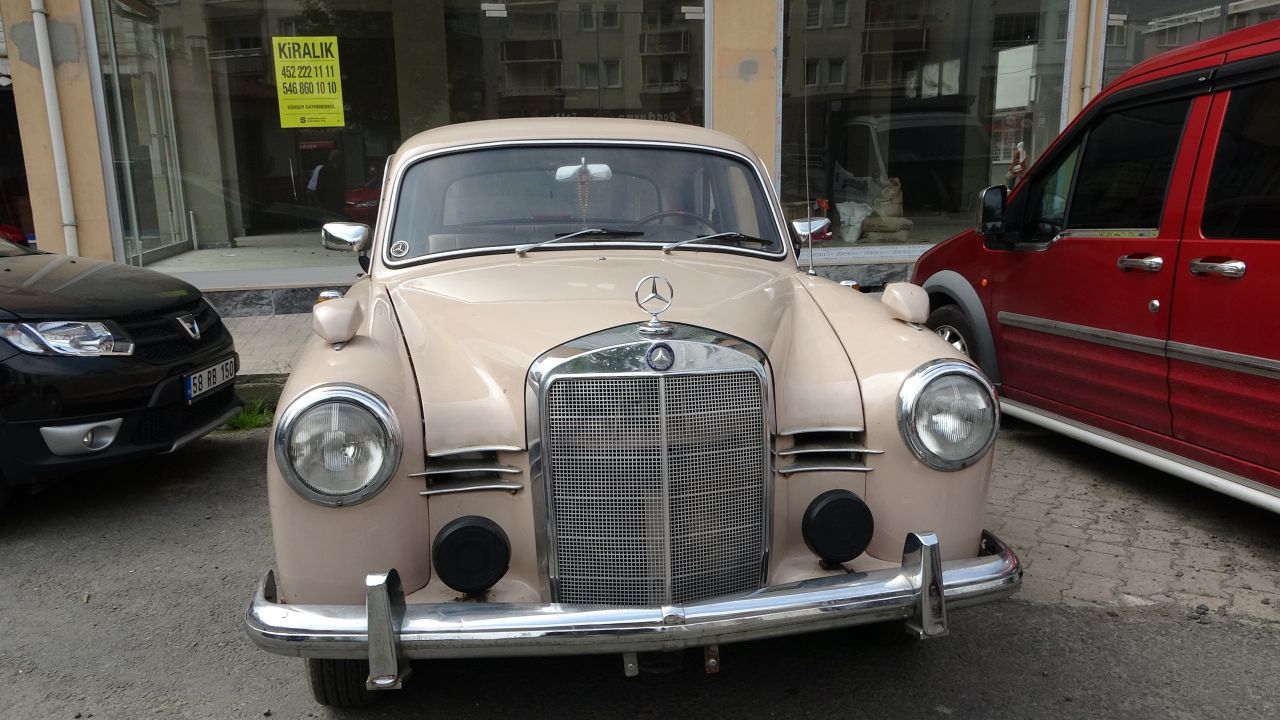 Talipliler sıraya girdi... 1959 model Mercedes'i 25 sene sonra garajdan çıkardı 4