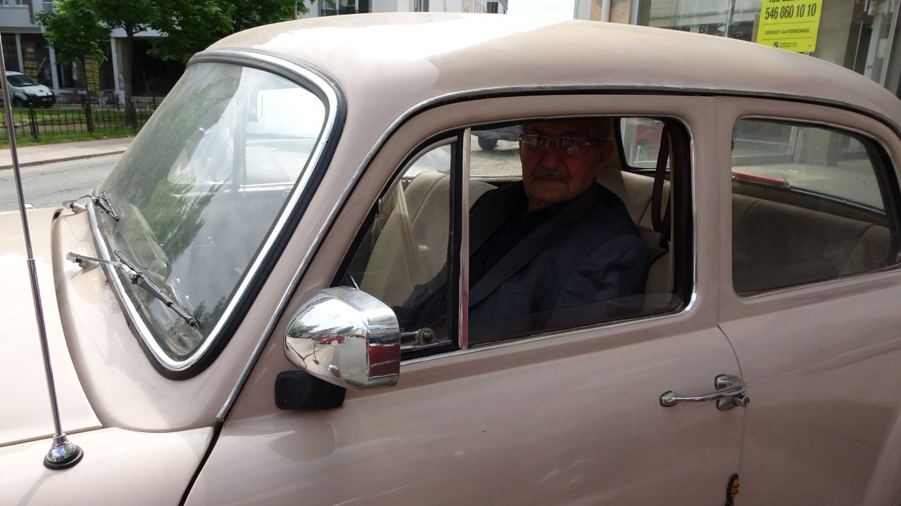Talipliler sıraya girdi... 1959 model Mercedes'i 25 sene sonra garajdan çıkardı 3