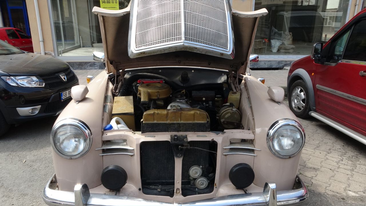 Talipliler sıraya girdi... 1959 model Mercedes'i 25 sene sonra garajdan çıkardı 2