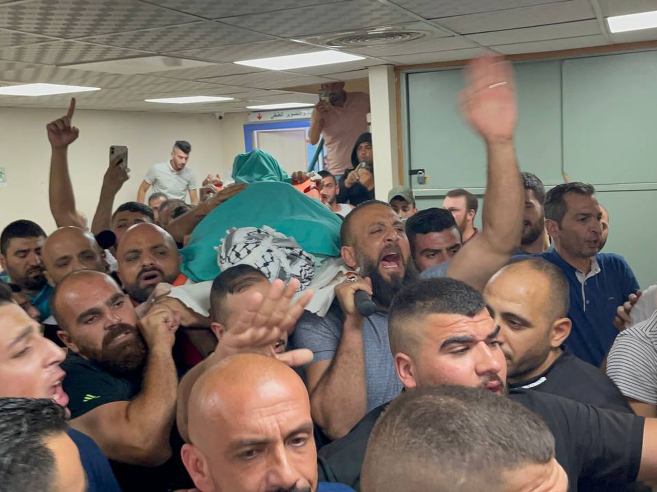 İsrail askerleri Batı Şeria'da Filistinli bir çocuğu katletti 4