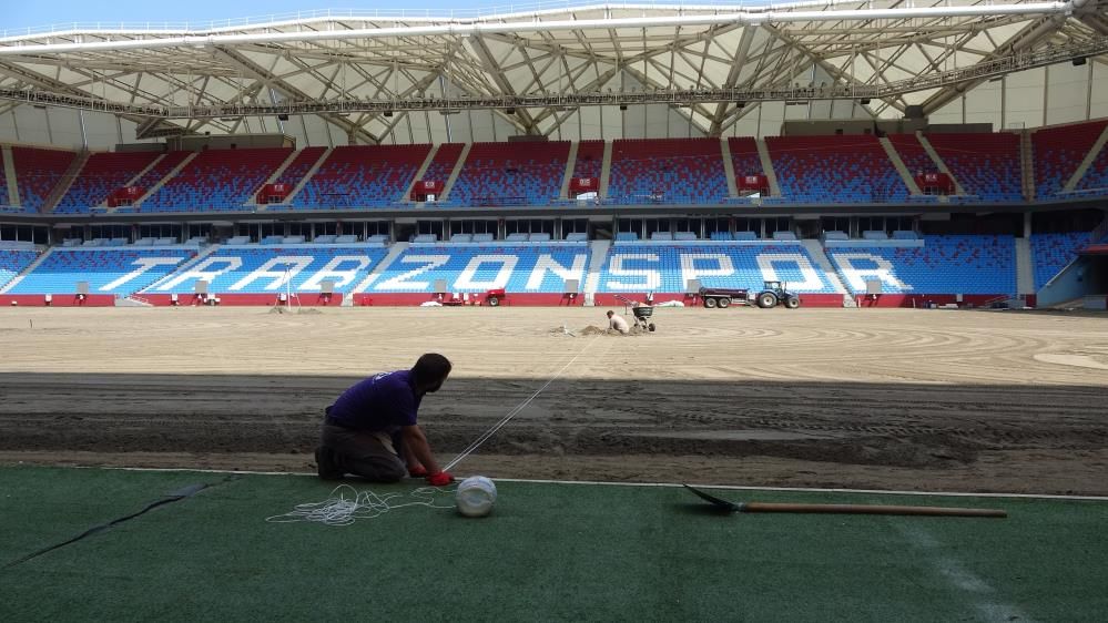 Trabzonspor'un şampiyonluk kutlamaları sonrasında Medical Park Stadı'nın zemini sil baştan yenileniyor 1