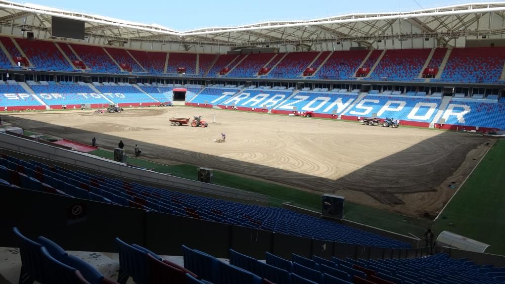 Trabzonspor'un şampiyonluk kutlamaları sonrasında Medical Park Stadı'nın zemini sil baştan yenileniyor 12