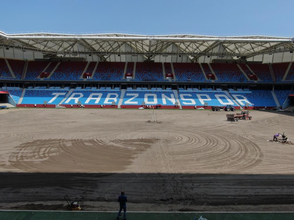 Trabzonspor'un şampiyonluk kutlamaları sonrasında Medical Park Stadı'nın zemini sil baştan yenileniyor 2
