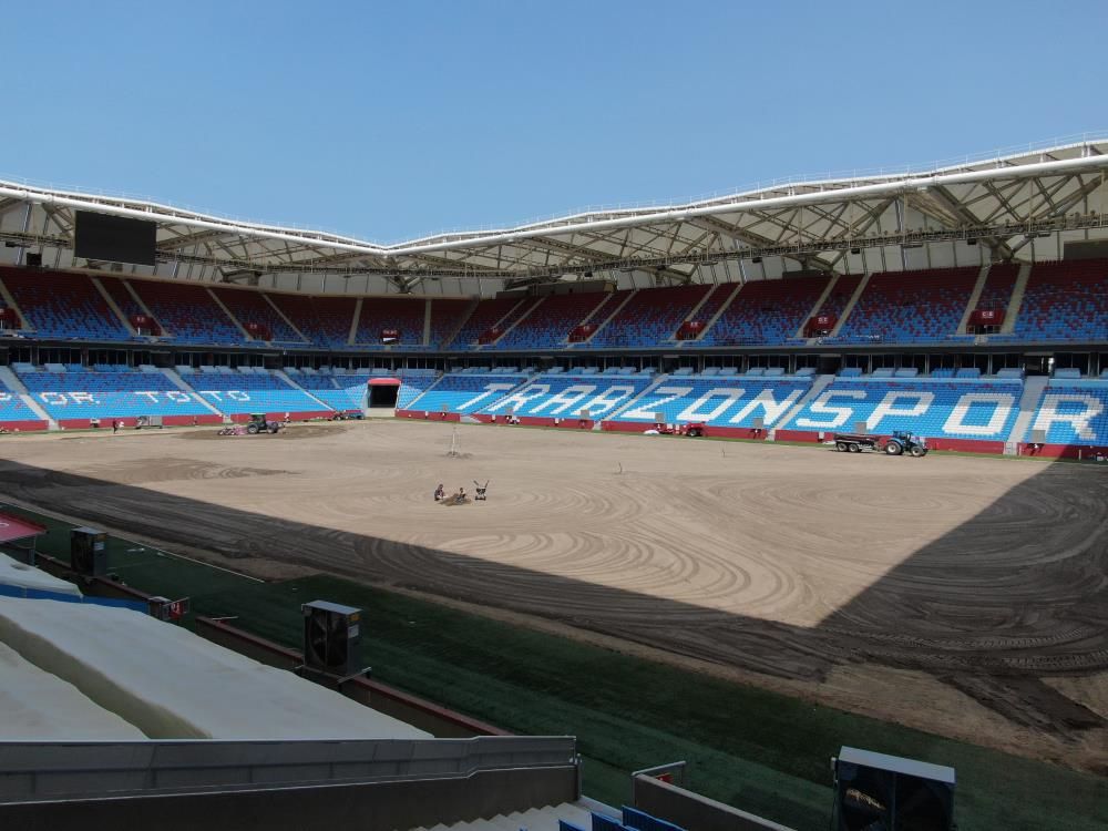 Trabzonspor'un şampiyonluk kutlamaları sonrasında Medical Park Stadı'nın zemini sil baştan yenileniyor 6