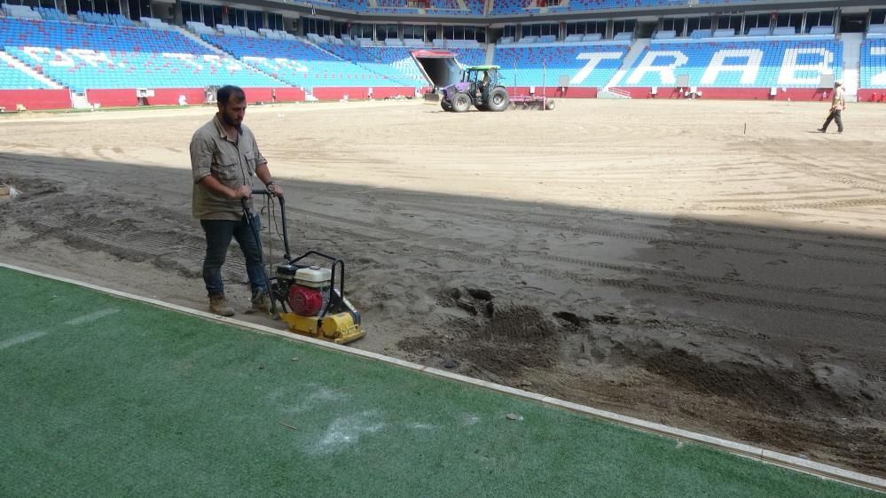 Trabzonspor'un şampiyonluk kutlamaları sonrasında Medical Park Stadı'nın zemini sil baştan yenileniyor 8