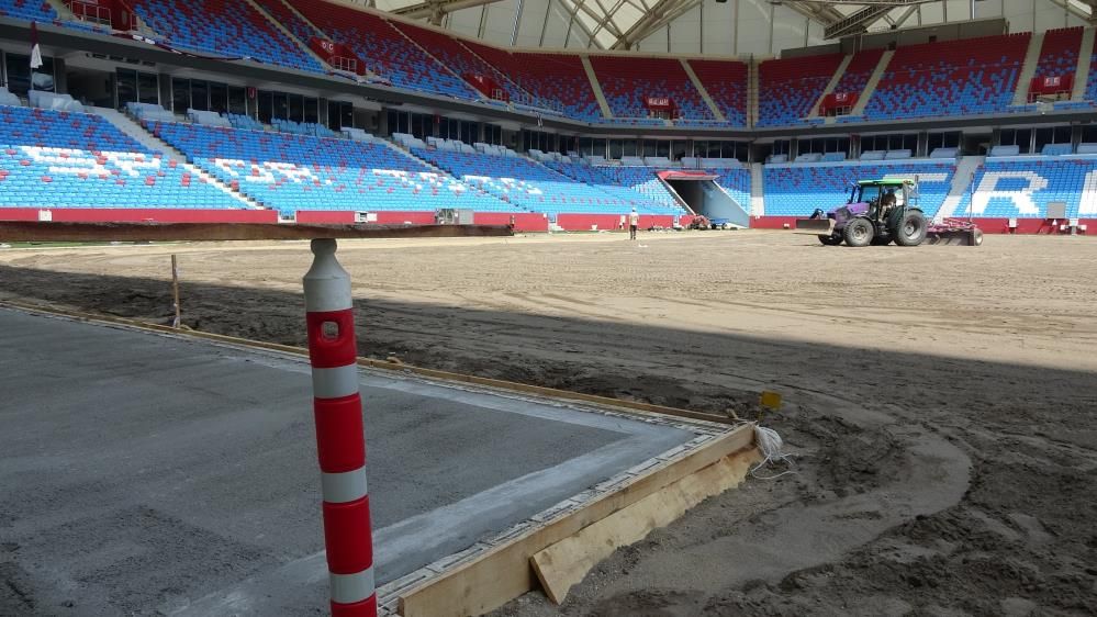 Trabzonspor'un şampiyonluk kutlamaları sonrasında Medical Park Stadı'nın zemini sil baştan yenileniyor 9