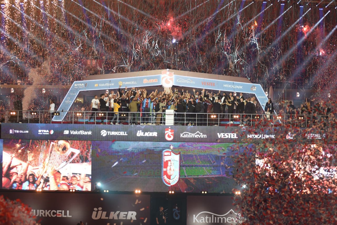 Trabzonspor'un dev şampiyonluk kutlaması dünyada büyük yankı uyandırdı 16