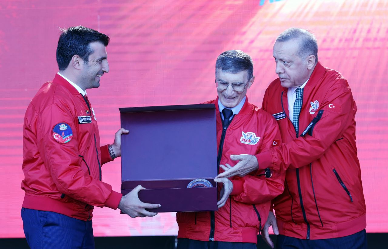 Erdoğan ve Aliyev, TEKNOFEST’te kazanan takımlara ödüllerini verdi 1
