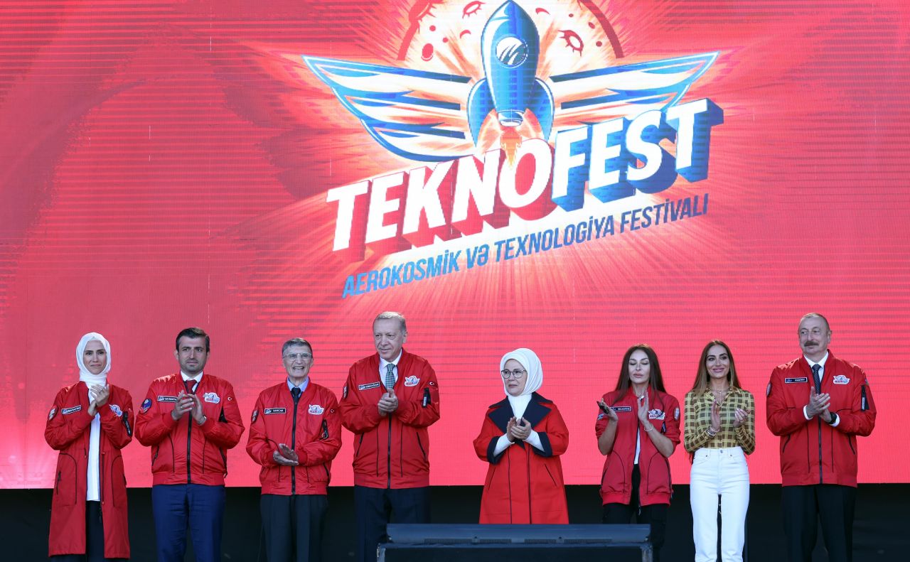 Erdoğan ve Aliyev, TEKNOFEST’te kazanan takımlara ödüllerini verdi 2