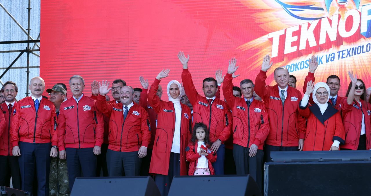 Erdoğan ve Aliyev, TEKNOFEST’te kazanan takımlara ödüllerini verdi 3