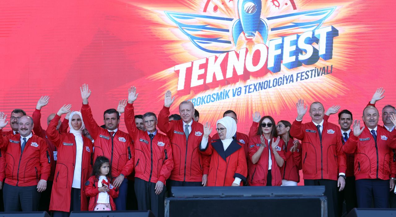 Erdoğan ve Aliyev, TEKNOFEST’te kazanan takımlara ödüllerini verdi 4