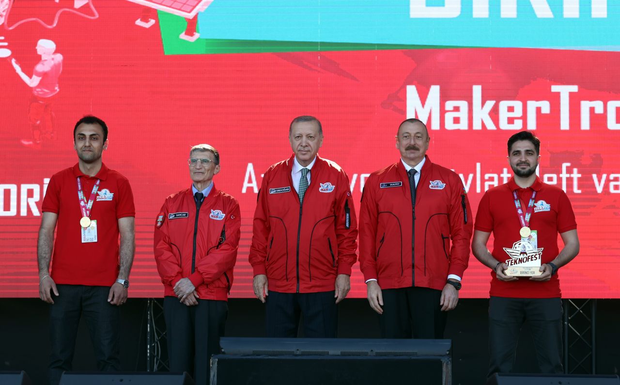 Erdoğan ve Aliyev, TEKNOFEST’te kazanan takımlara ödüllerini verdi 5
