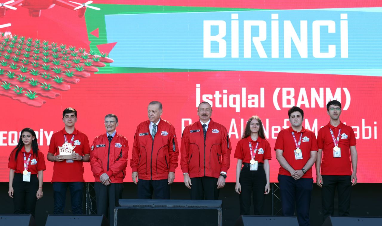 Erdoğan ve Aliyev, TEKNOFEST’te kazanan takımlara ödüllerini verdi 7