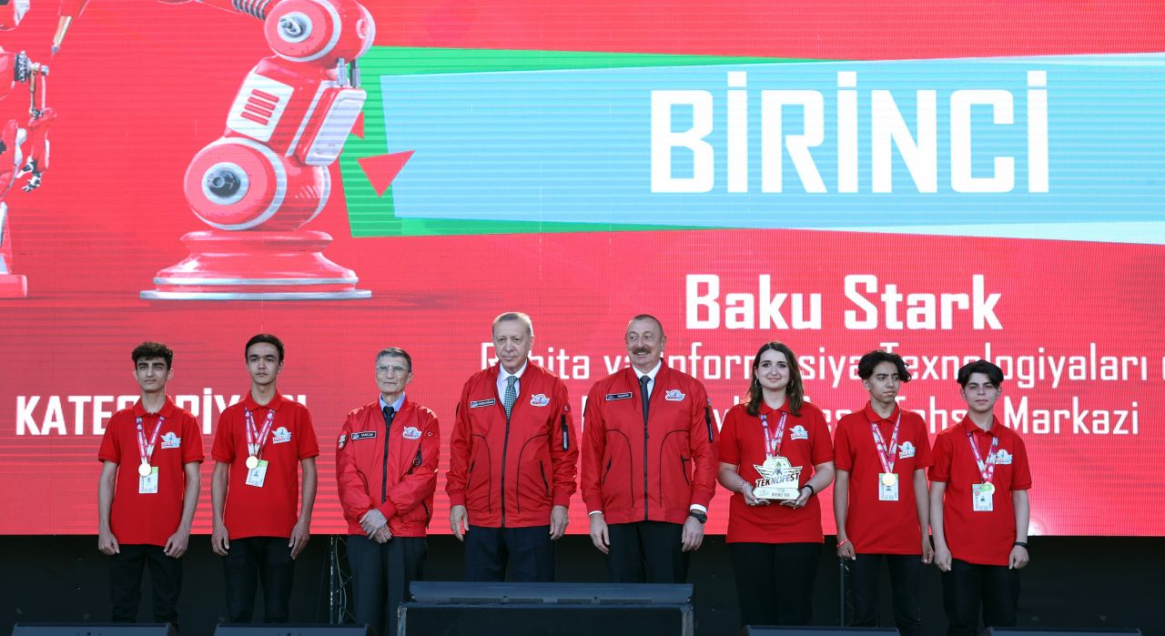 Erdoğan ve Aliyev, TEKNOFEST’te kazanan takımlara ödüllerini verdi 10