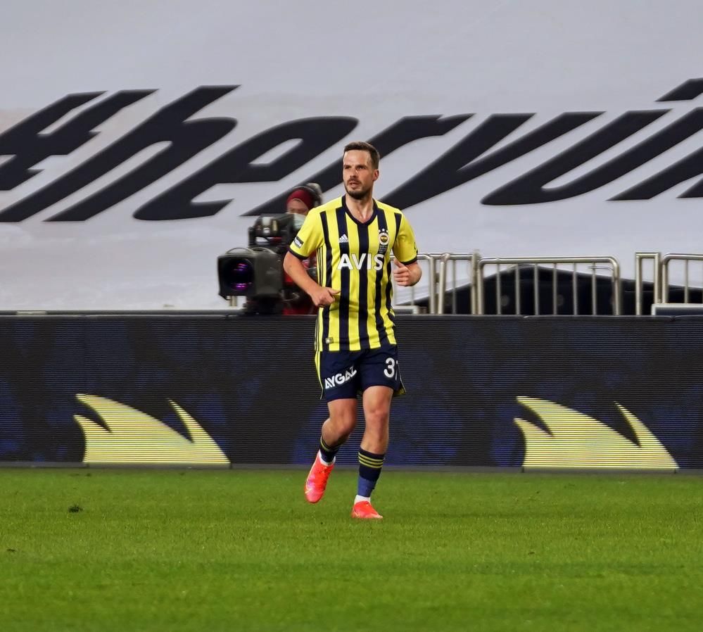 Fenerbahçe'de tecrübeli futbolcu Filip Novak ile yollar ayrılıyor iddiası 15