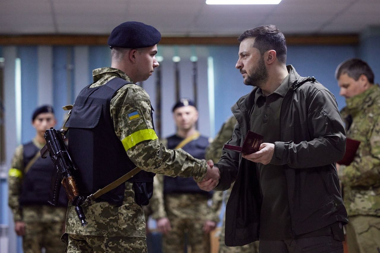Zelenskiy, cephe hattındaki Harkov’u ziyaret etti 1