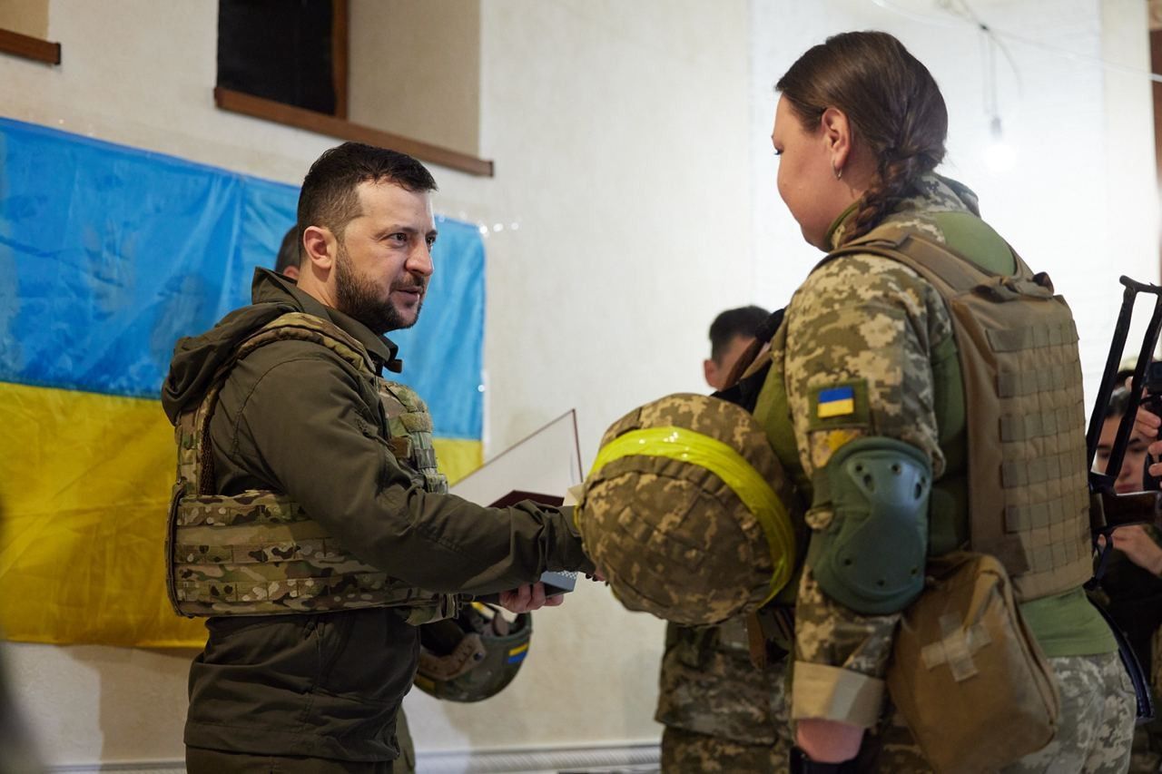 Zelenskiy, cephe hattındaki Harkov’u ziyaret etti 4