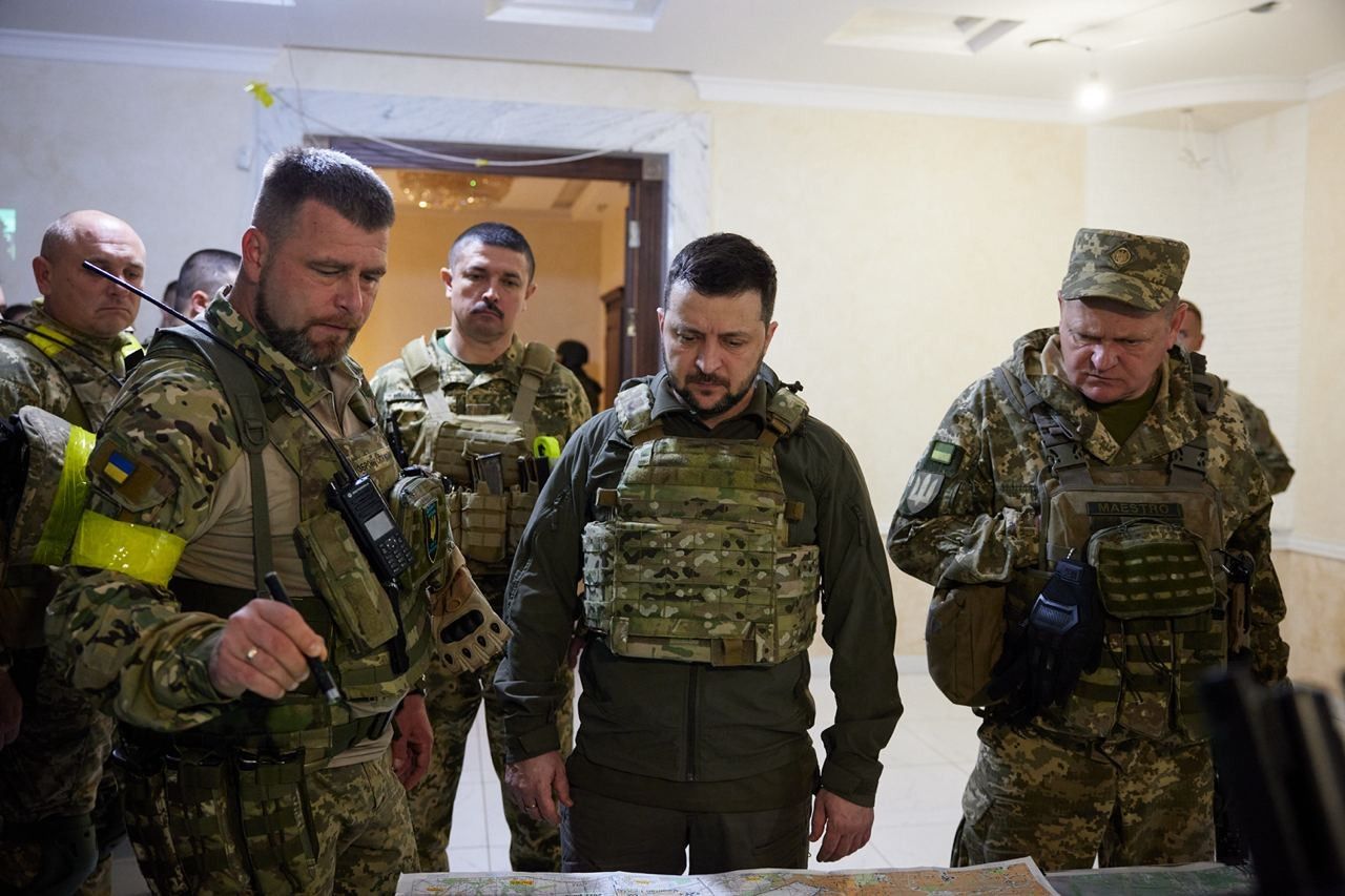 Zelenskiy, cephe hattındaki Harkov’u ziyaret etti 5