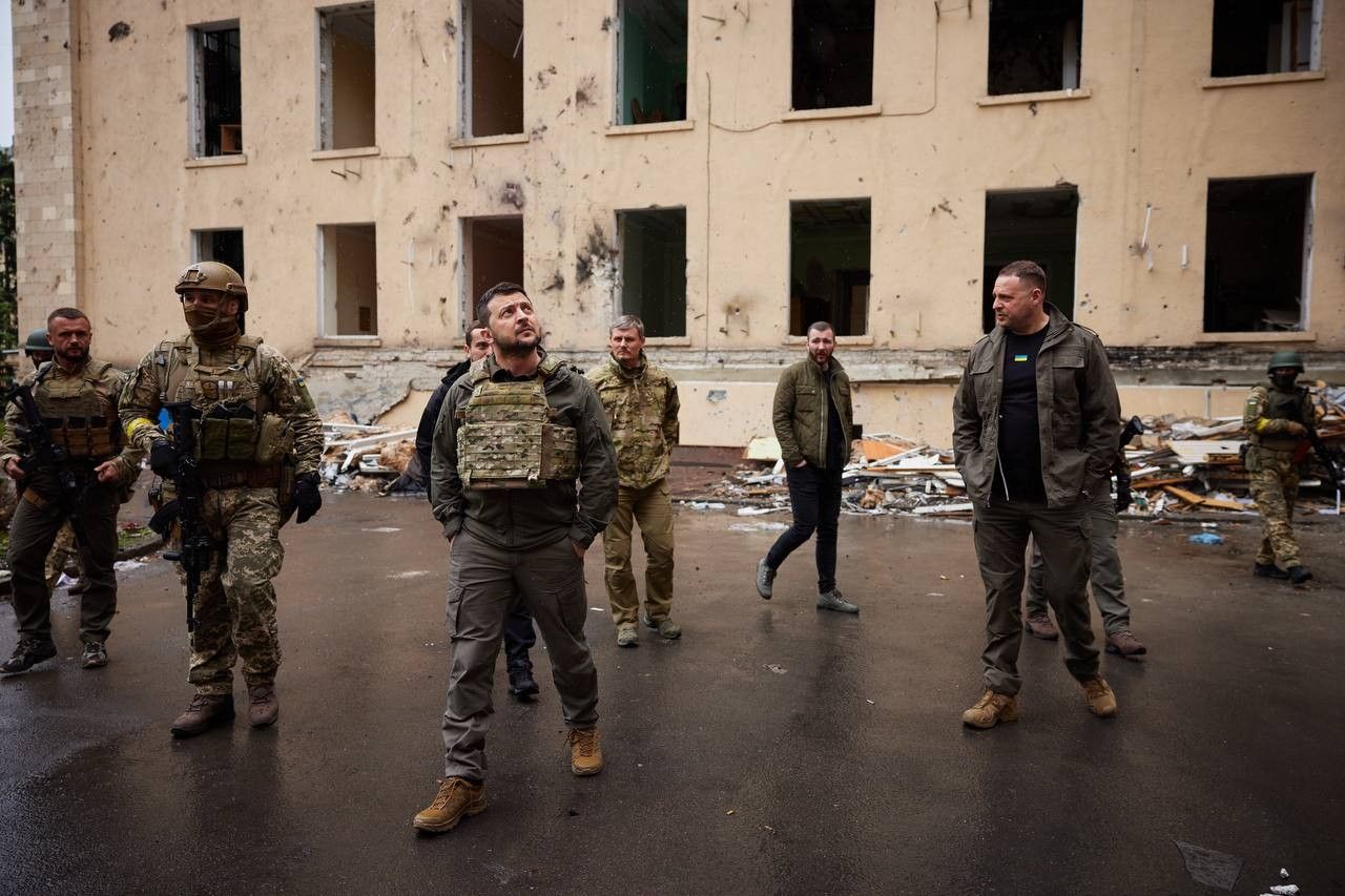 Zelenskiy, cephe hattındaki Harkov’u ziyaret etti 7