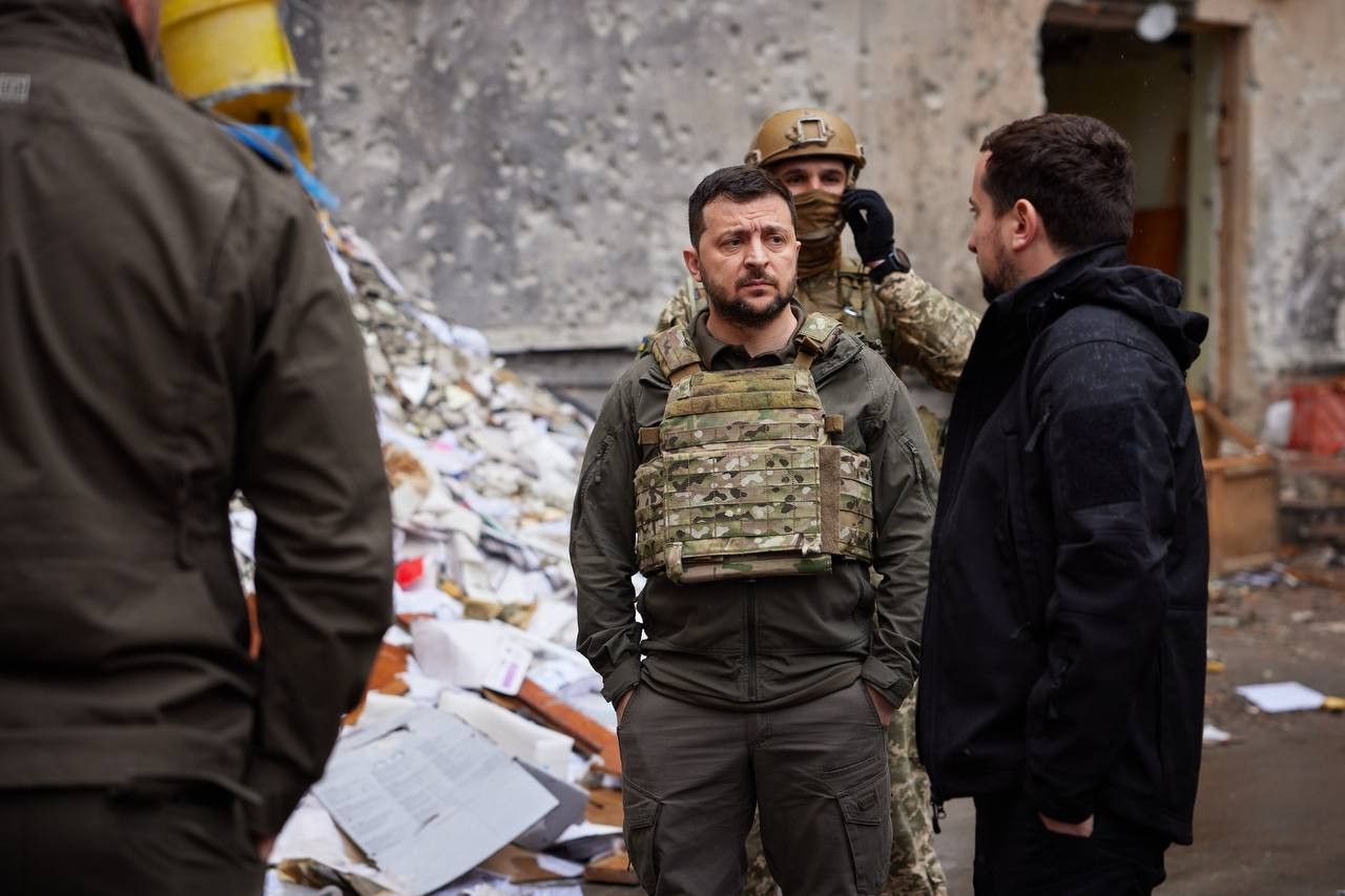 Zelenskiy, cephe hattındaki Harkov’u ziyaret etti 8