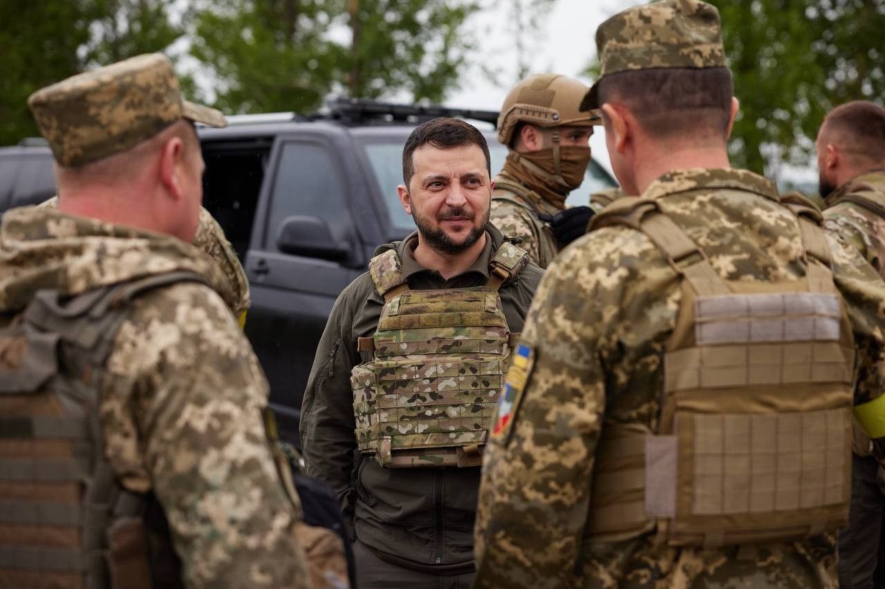 Zelenskiy, cephe hattındaki Harkov’u ziyaret etti 9
