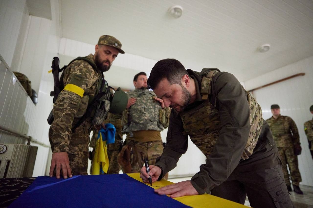Zelenskiy, cephe hattındaki Harkov’u ziyaret etti 10