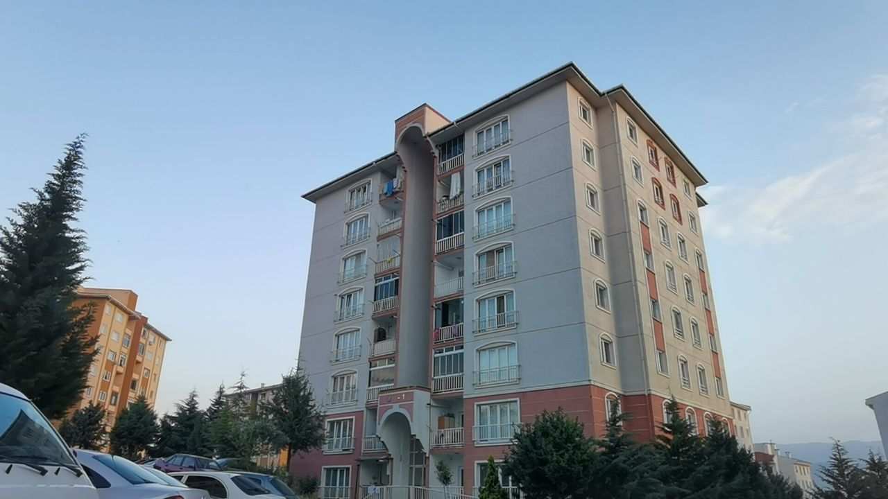 3 yaşındaki Ömer, 5. katın penceresinden düştü! 7