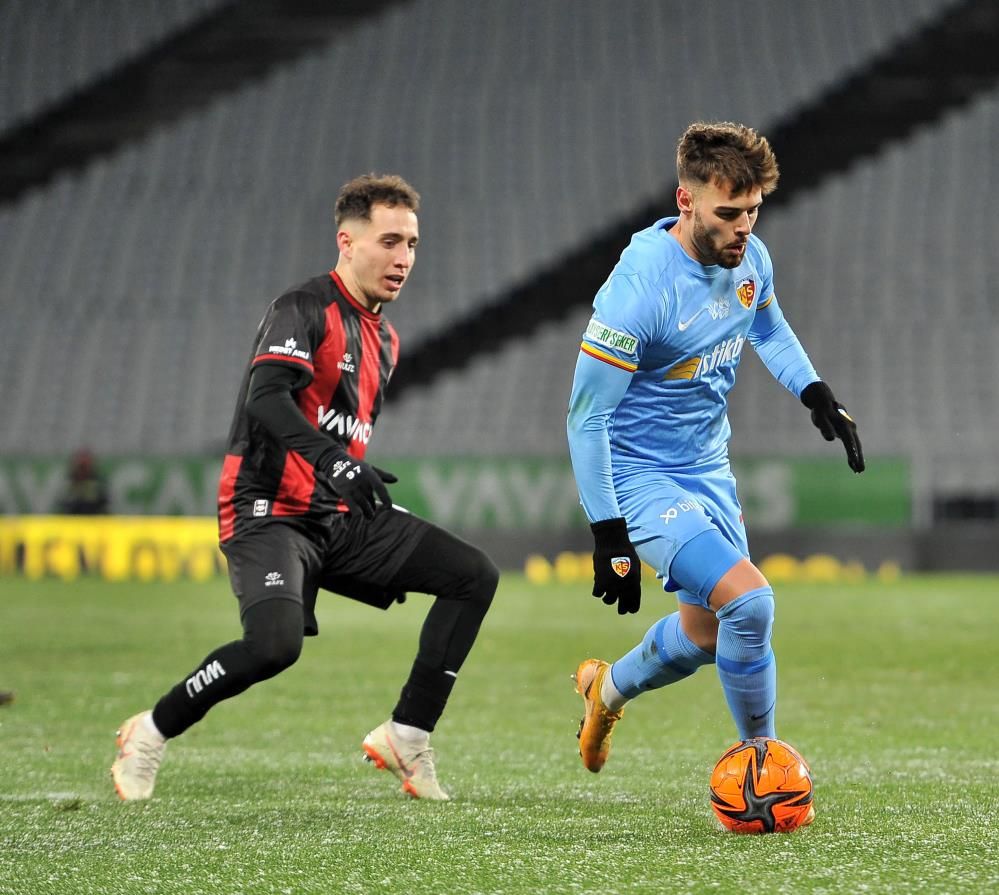 Fatih Karagümrüklü futbolcu Emre Mor'a Serie A takımı Fiorentina talip oldu! Herkes bu teklifi konuşuyor 1
