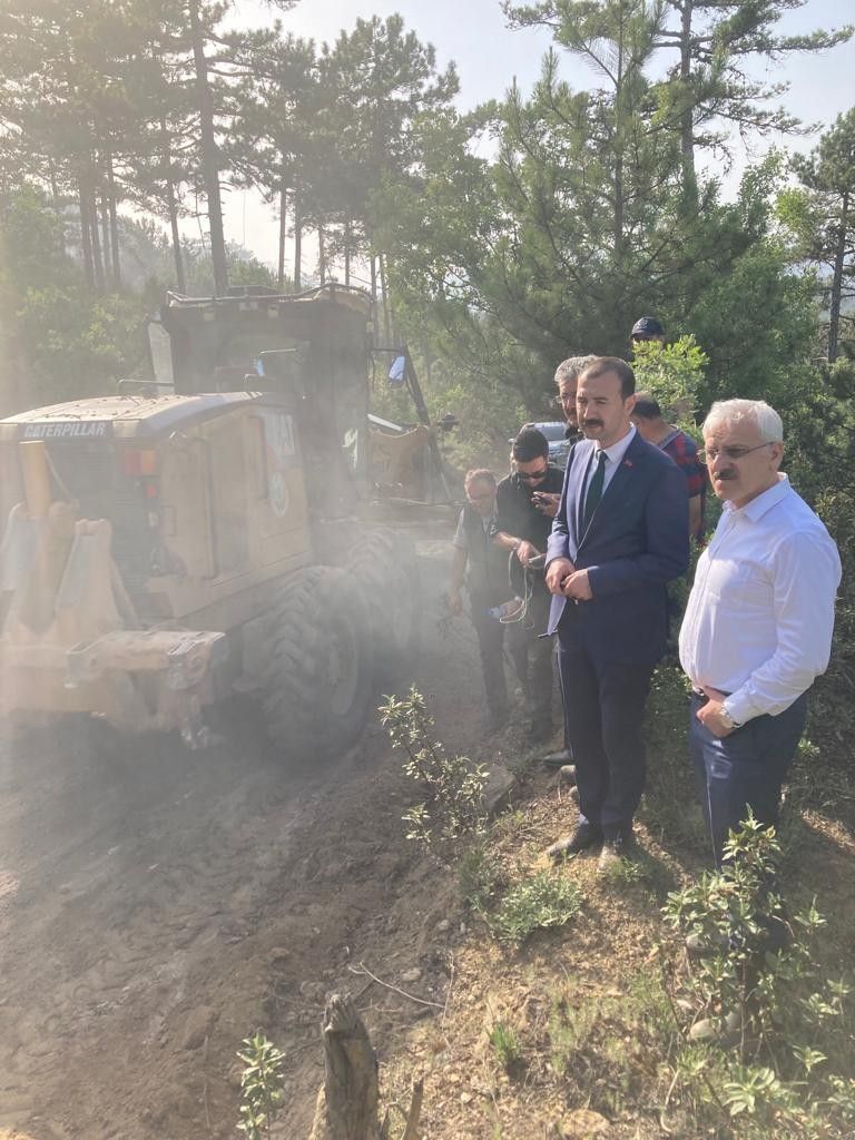 Bolu’daki orman yangını kontrol altında! 8 hektarlık çam zarar gördü 3