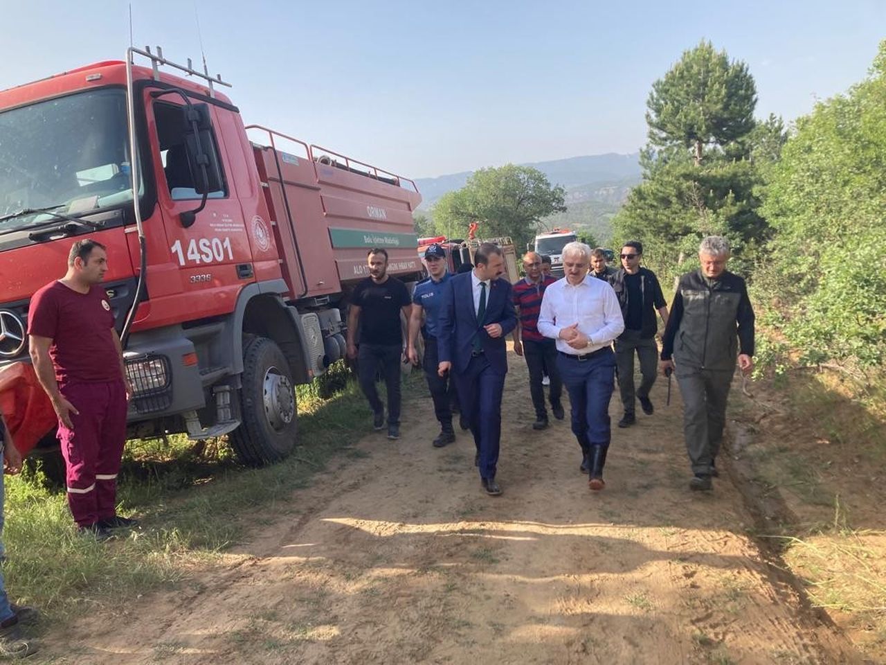 Bolu’daki orman yangını kontrol altında! 8 hektarlık çam zarar gördü 11