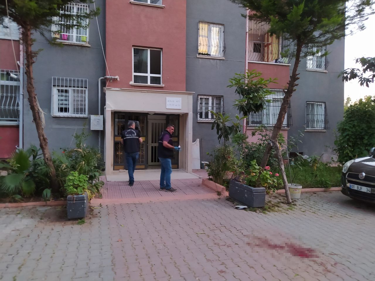 13 yaşındaki kız 11’inci kattaki yangın merdiveninden aşağı atladı 5