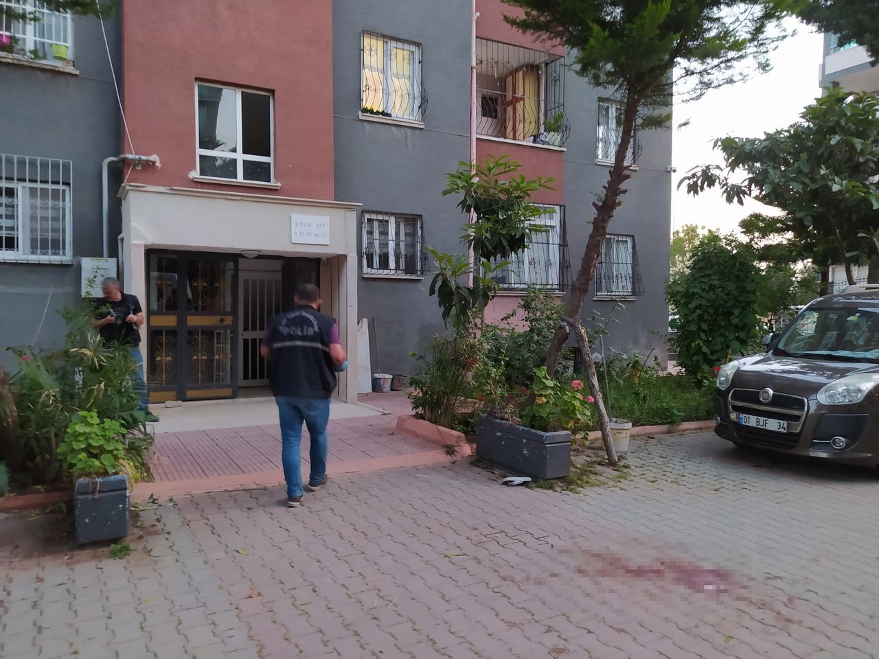 13 yaşındaki kız 11’inci kattaki yangın merdiveninden aşağı atladı 6