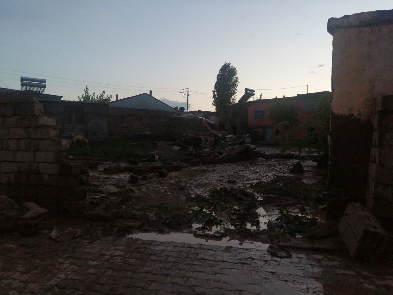 Ağrı’da sel felaketi! Suya kapılan 8 yaşındaki çocuk hayatını kaybetti 4
