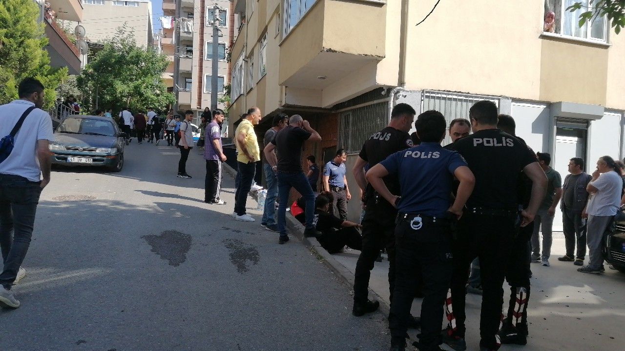 Lise öğrencileri bıçakla birbirine saldırdı: 5 yaralı 2