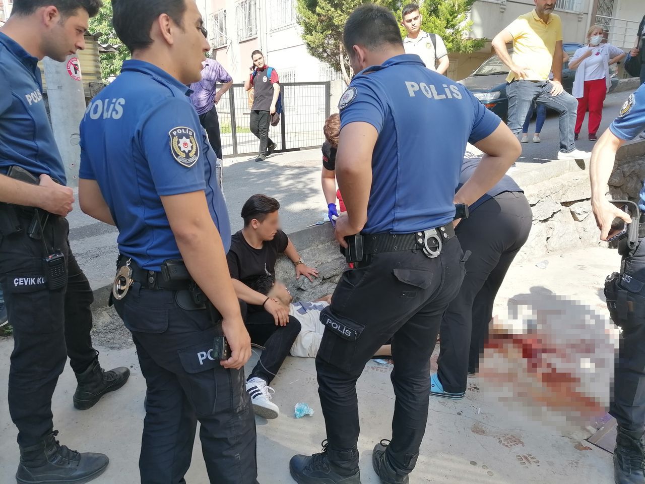 Lise öğrencileri bıçakla birbirine saldırdı: 5 yaralı 3