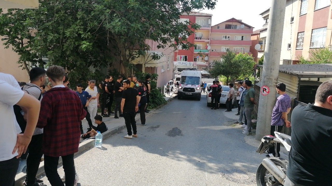 Lise öğrencileri bıçakla birbirine saldırdı: 5 yaralı 5