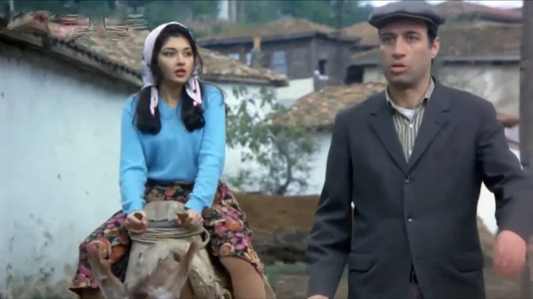 Güzelliğinden hiçbir şey kaybetmemiş... Tokatçı filminin Emine'si Nazan Saatçi'nin yıllar sonraki hali ortaya çıktı 5