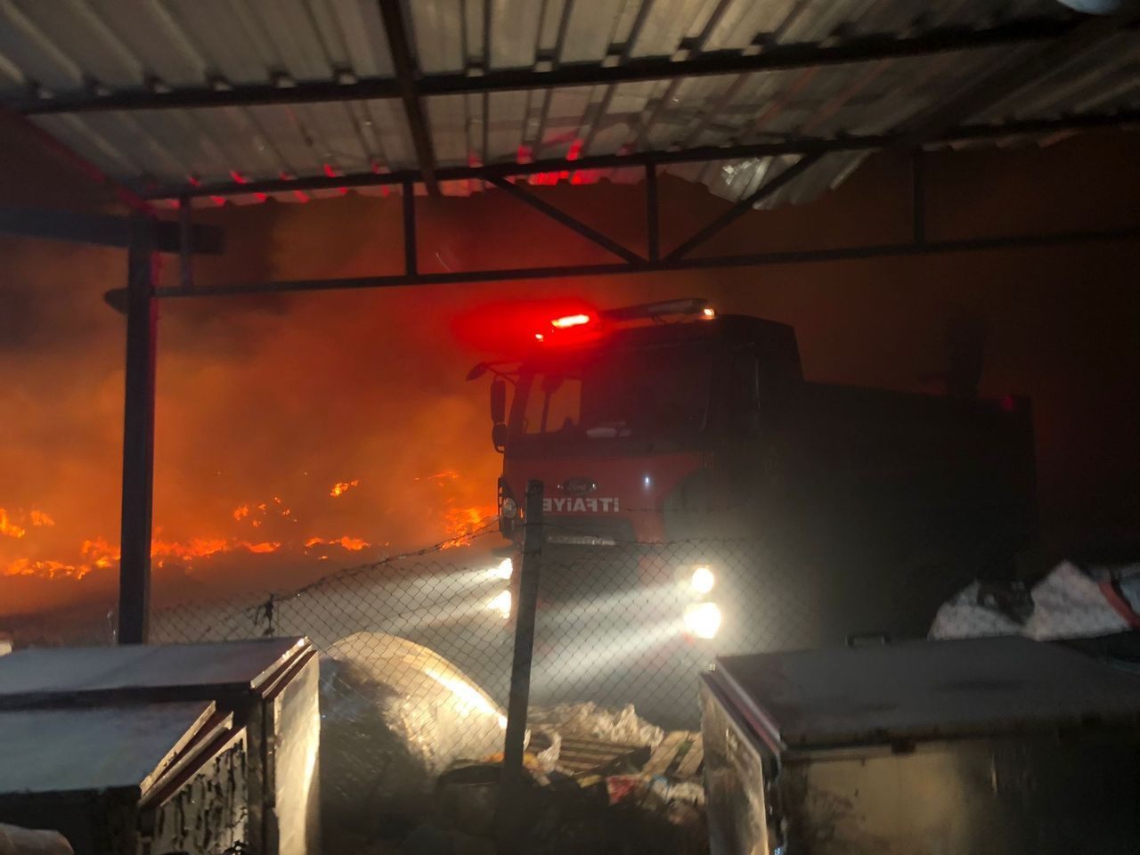 Gaziantep’te boş arazide yangın! Rüzgar alevleri büyüttü, vatandaşlar büyük korku yaşadı 5