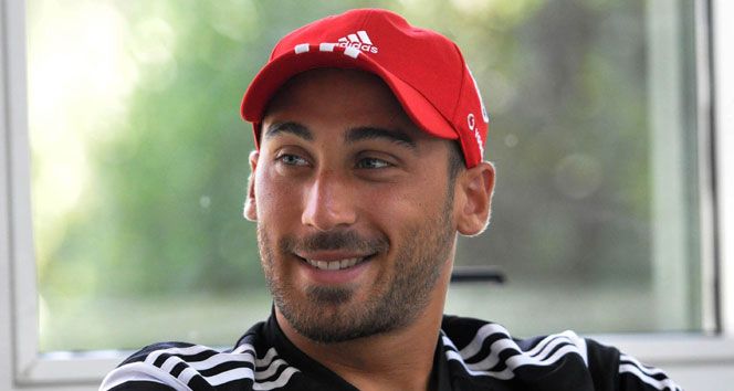 Everton ile yollarını ayıran milli forvet Cenk Tosun'un Beşiktaş'tan alacağı ücret ortaya çıktı 3