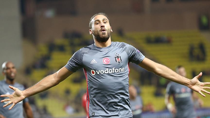 Everton ile yollarını ayıran milli forvet Cenk Tosun'un Beşiktaş'tan alacağı ücret ortaya çıktı 8