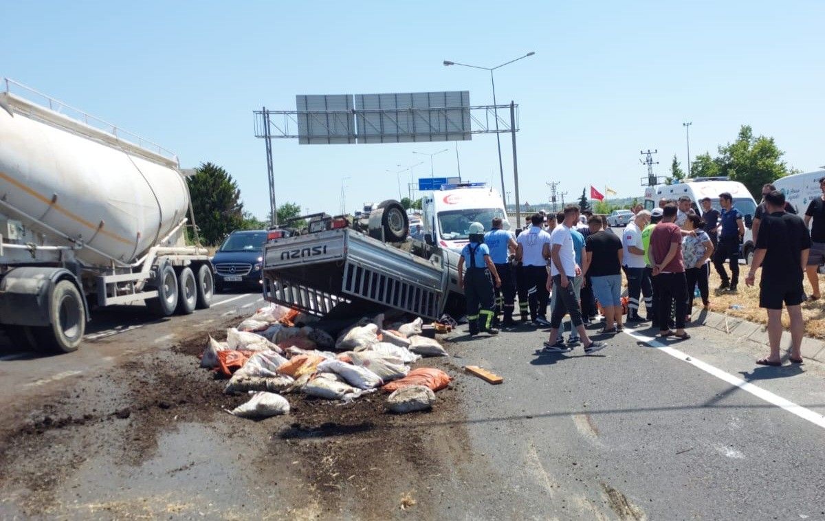 Freni boşalan kamyonet dehşet saçtı! Yaralılar var 1