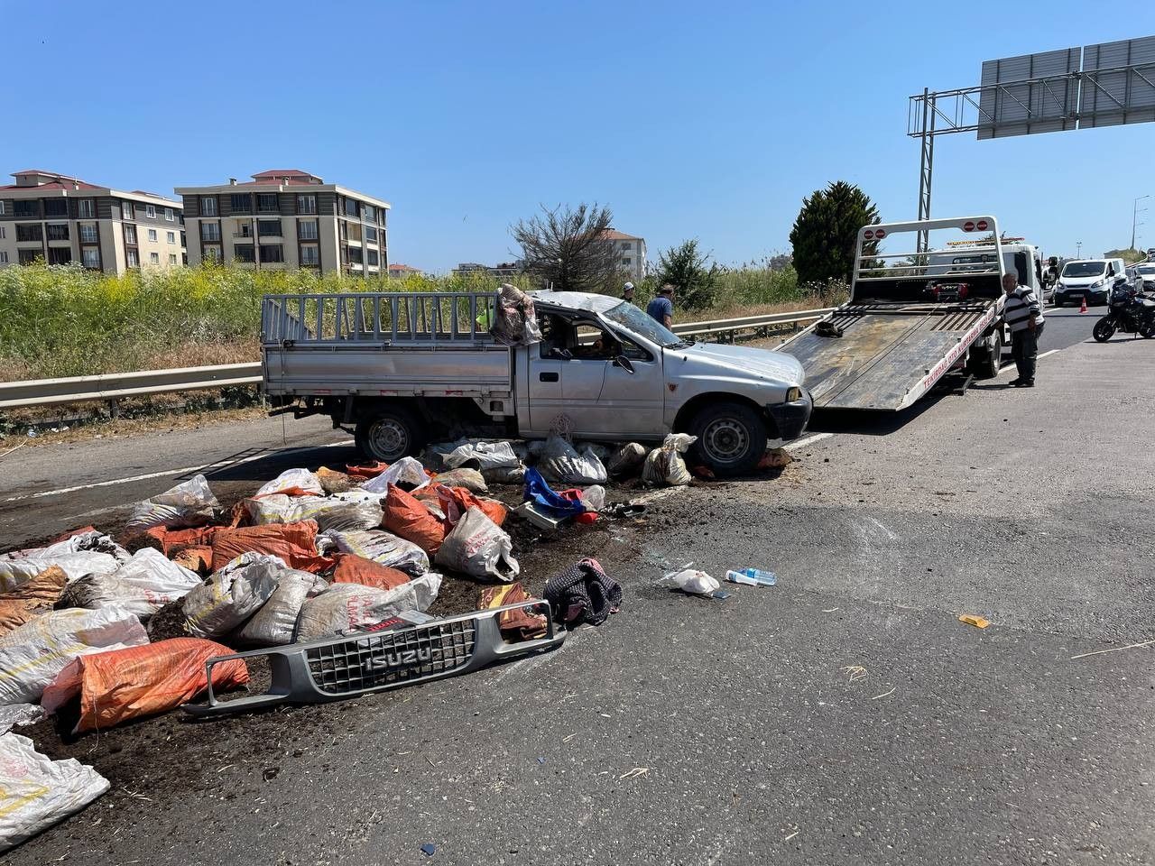 Freni boşalan kamyonet dehşet saçtı! Yaralılar var 2