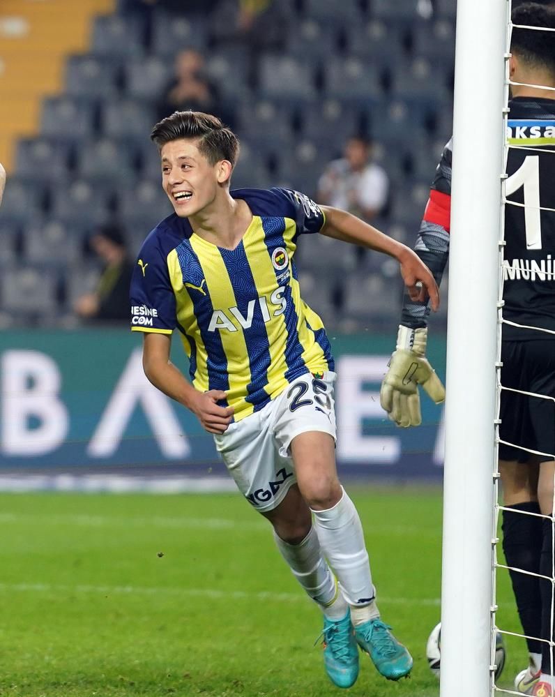 Dünya devi PSG, Fenerbahçe'nin genç yıldızı Arda Güler'i transfer etmek istiyor 3