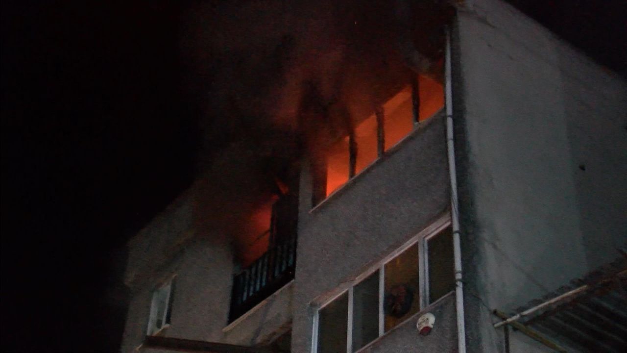 Polisaj imalathanesinde korkutan yangın! 1