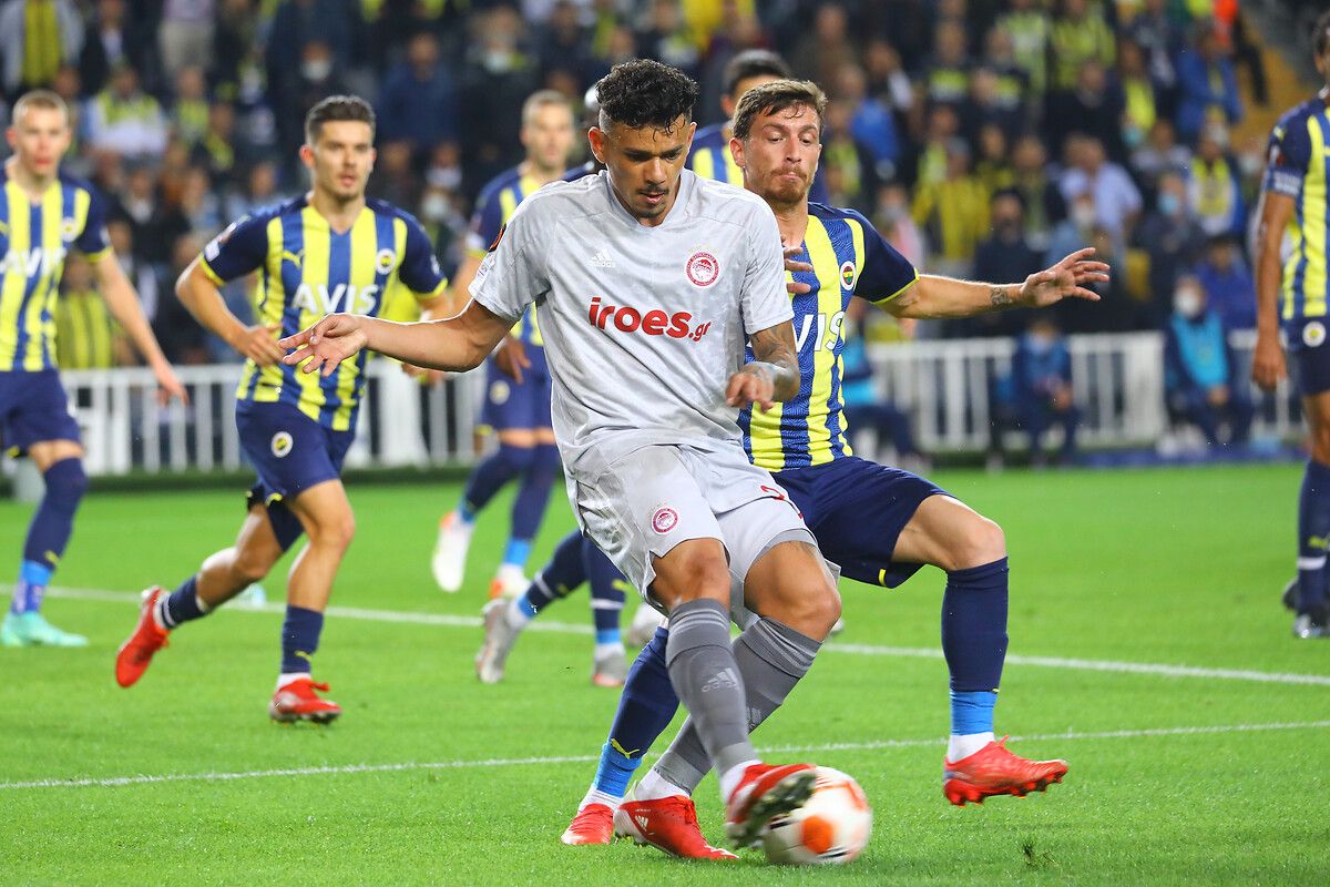 Yunanistan basını, golcü isim Tiquinho Soares'in Fenerbahçe'ye önerildiğini yazdı 1