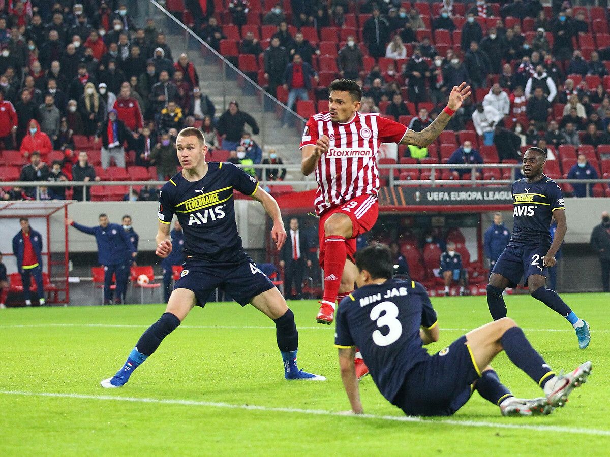 Yunanistan basını, golcü isim Tiquinho Soares'in Fenerbahçe'ye önerildiğini yazdı 6