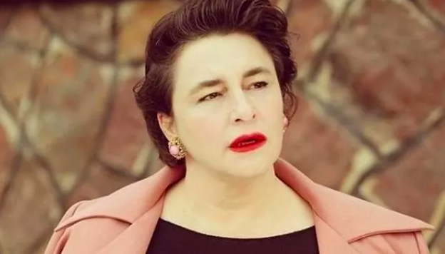 Esra Dermancıoğlu'nun külotlu çoraplı dansı olay oldu! 3