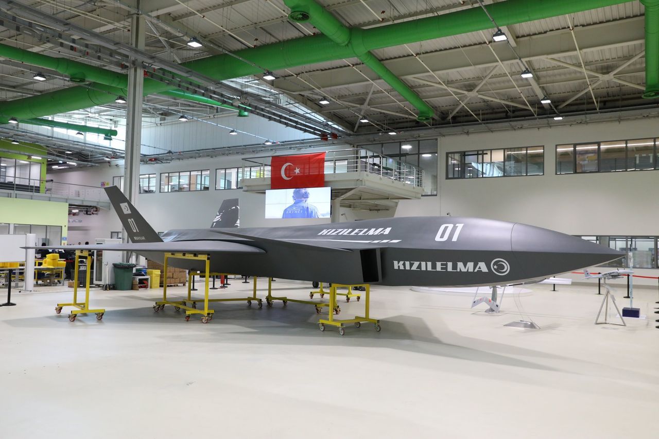 Selçuk Bayraktar paylaştı! Bayraktar Kızılelma boyalı haliyle görücüye çıktı 1